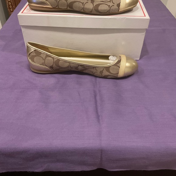 Coach Signature Khaki/Gold Loafers Size 8.5 - Picture 4 of 6